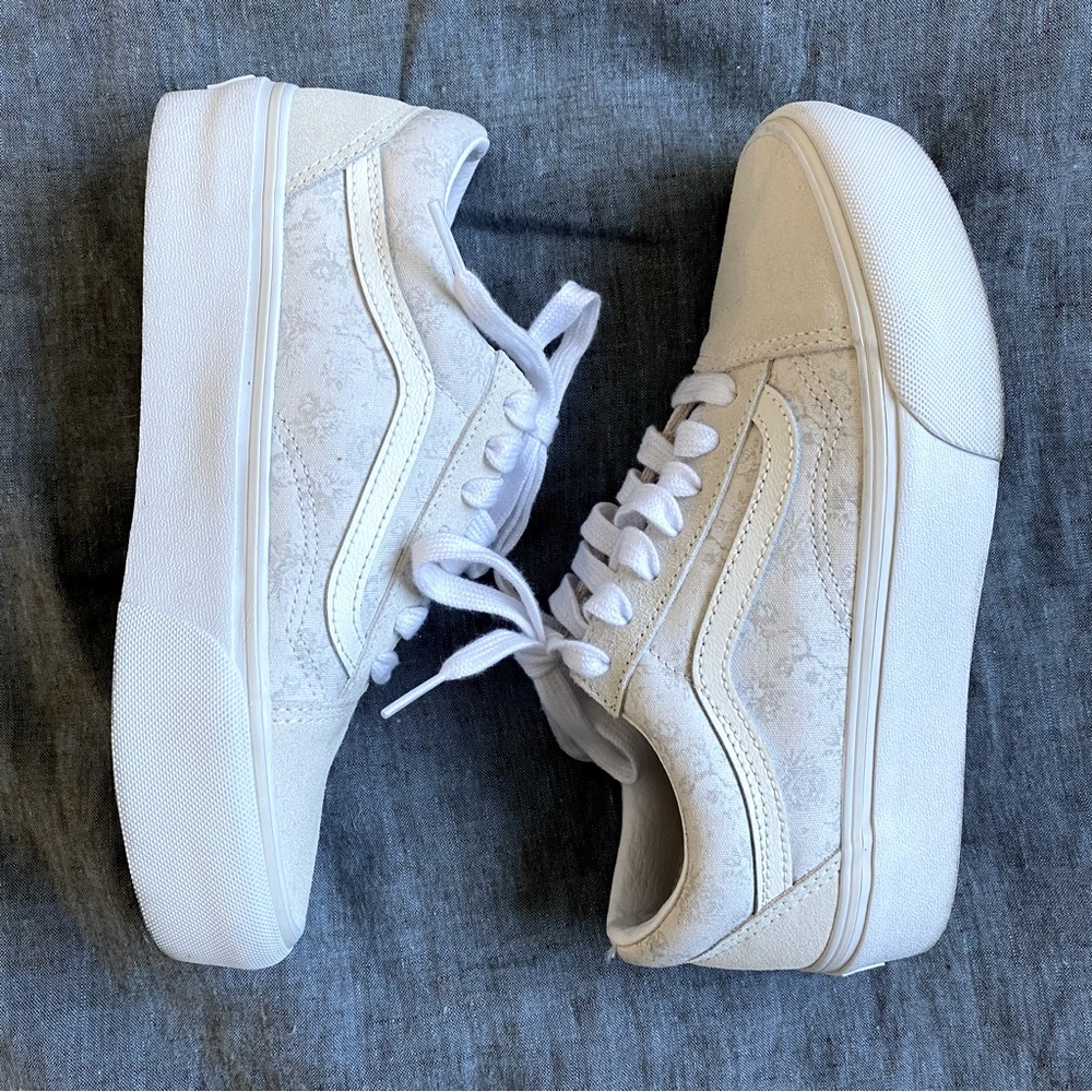 Vans Old Skool Platform Tonal Floral sneakers in off-white Size 7